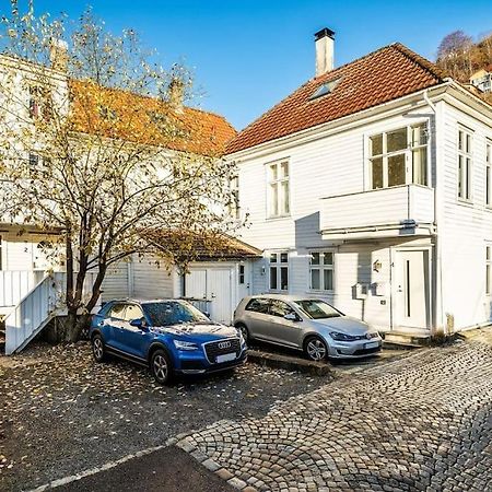 Central Apartment With Balcony, Self-Check In & Private Entrance Bergen Luaran gambar