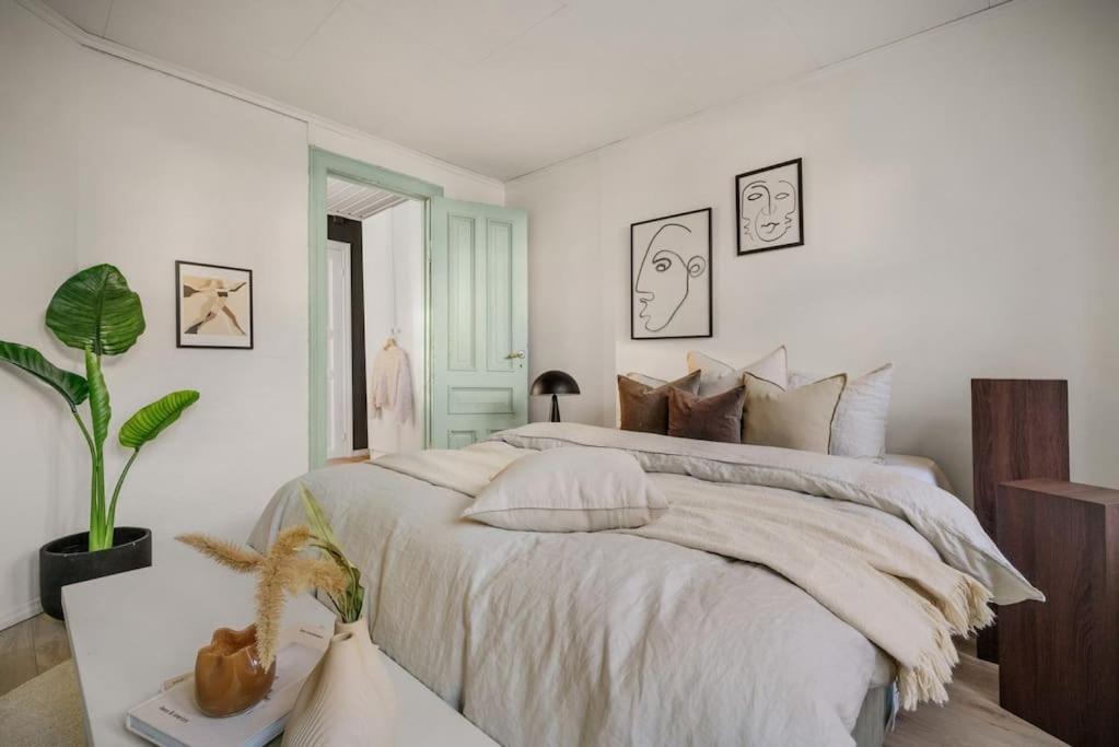 Central Apartment With Balcony, Self-Check In & Private Entrance Bergen Luaran gambar