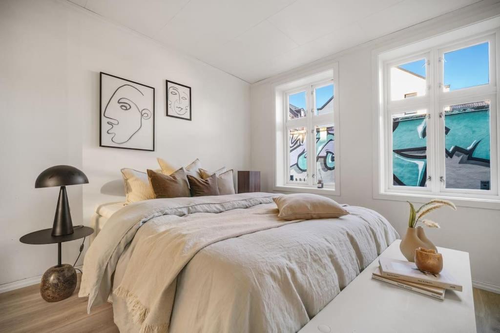Central Apartment With Balcony, Self-Check In & Private Entrance Bergen Luaran gambar