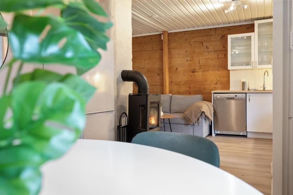 Central Apartment With Balcony, Self-Check In & Private Entrance Bergen Luaran gambar