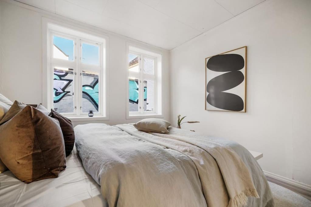 Central Apartment With Balcony, Self-Check In & Private Entrance Bergen Luaran gambar