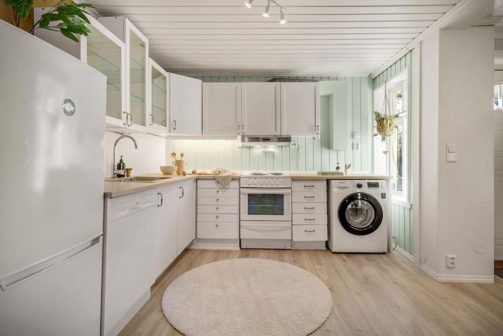 Central Apartment With Balcony, Self-Check In & Private Entrance Bergen Luaran gambar