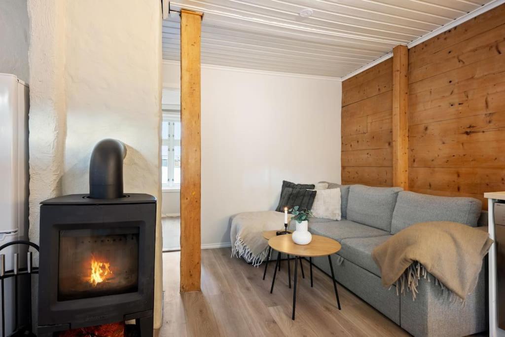 Central Apartment With Balcony, Self-Check In & Private Entrance Bergen Luaran gambar