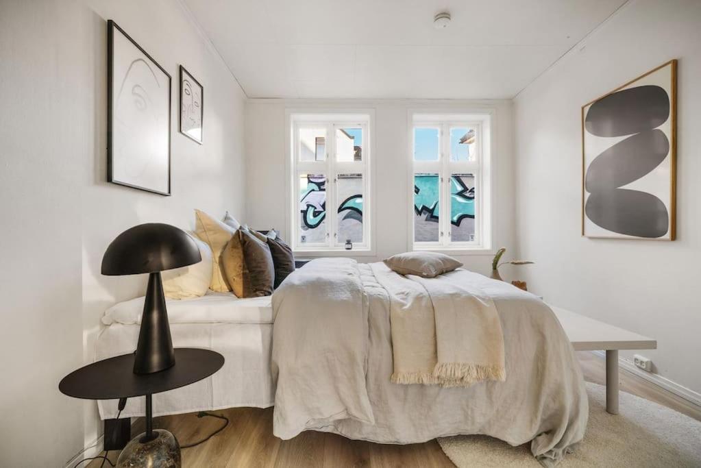Central Apartment With Balcony, Self-Check In & Private Entrance Bergen Luaran gambar