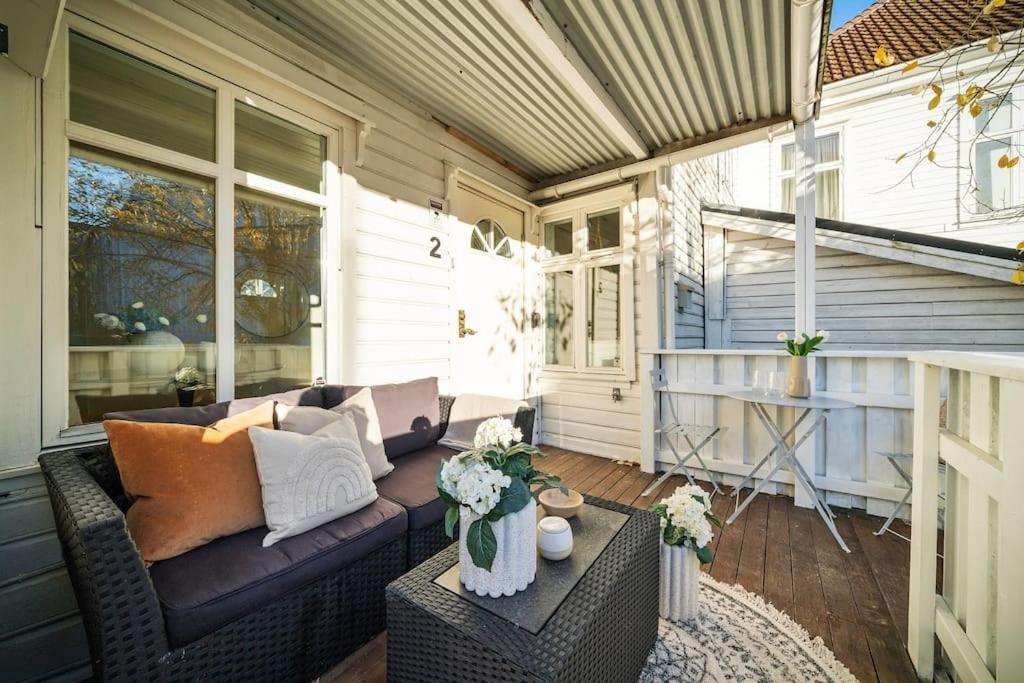 Central Apartment With Balcony, Self-Check In & Private Entrance Bergen Luaran gambar